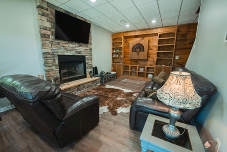 Stunning Lakefront Log Home for Sale in NC - image 22