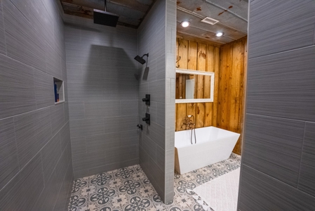 Stunning Lakefront Log Home for Sale in NC - image 12