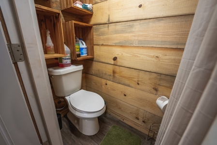 Stunning Lakefront Log Home for Sale in NC - image 33