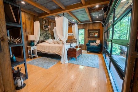 Stunning Lakefront Log Home for Sale in NC - image 8