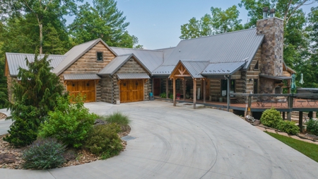 Stunning Lakefront Log Home for Sale in NC - image 1