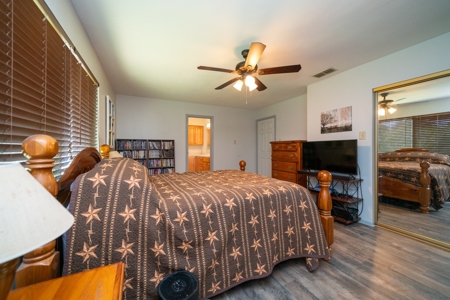 Country Home with Extra Lot North of Longview, TX - image 14