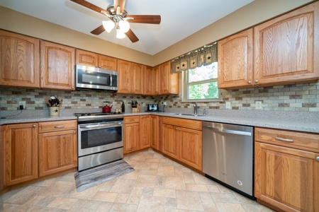 Country Home with Extra Lot North of Longview, TX - image 9