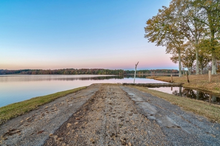 Lakefront property on Bear Creek Reservoir in Bogart, GA - image 32
