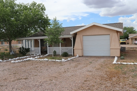 Single family home in desirable Sunsites area of Pearce AZ - image 2