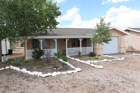 Single family home in desirable Sunsites area of Pearce AZ - image 3