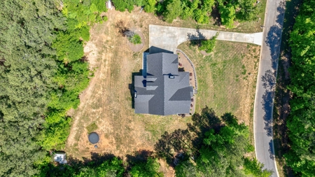 Luxury home out in the country - image 50