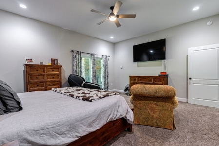 Luxury home out in the country - image 19