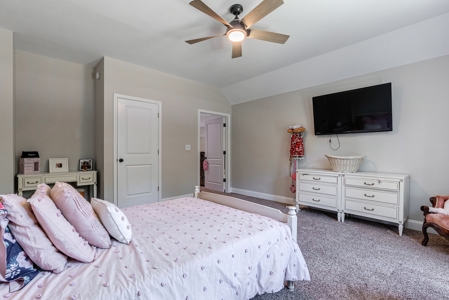 Luxury home out in the country - image 35