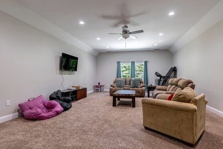 Luxury home out in the country - image 40