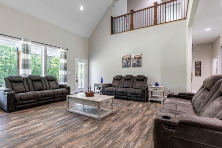 Luxury home out in the country - image 4