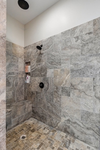 Luxury home out in the country - image 26