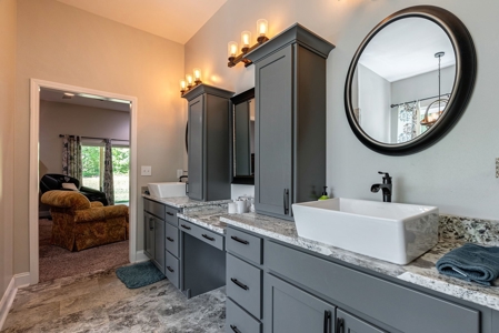 Luxury home out in the country - image 22