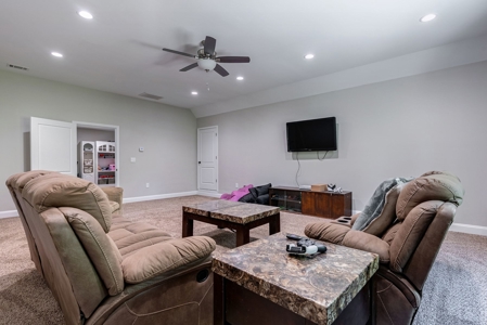 Luxury home out in the country - image 41