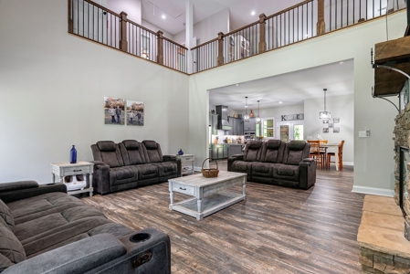 Luxury home out in the country - image 5