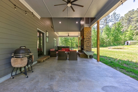 Luxury home out in the country - image 43