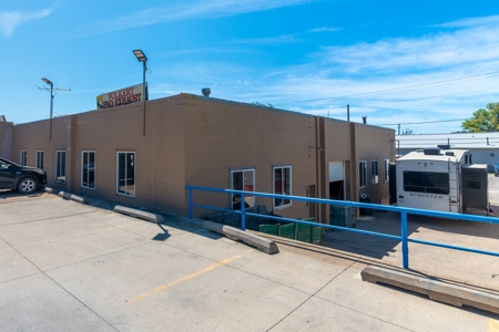 Turnkey Opportunity Established Family Business in Denison - image 37