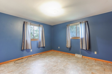 Home in the City of Waupaca For Auction - image 8