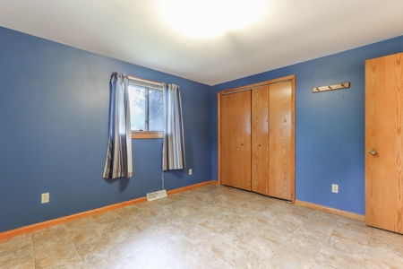 Home in the City of Waupaca For Auction - image 9