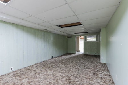 Home in the City of Waupaca For Auction - image 2