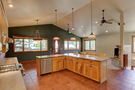 Stunning Country Home For Sale in Dolores, CO - image 27