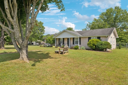 Country Home for Sale in Maury County, Tennessee - image 4