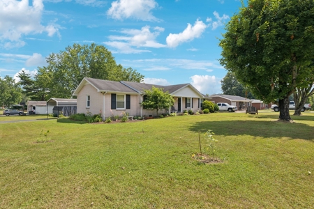 Country Home for Sale in Maury County, Tennessee - image 5