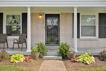 Country Home for Sale in Maury County, Tennessee - image 2