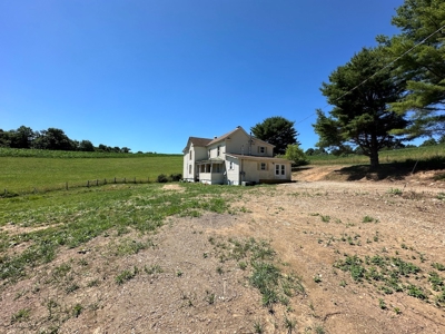 Fixer-Upper Farmhouse for Sale in Floyd VA - image 29