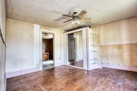 Fixer-Upper Farmhouse for Sale in Floyd VA - image 9