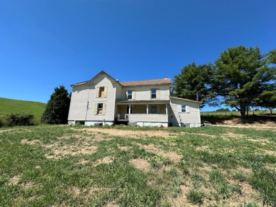 Fixer-Upper Farmhouse for Sale in Floyd VA - image 30