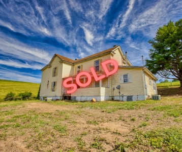 Fixer-Upper Farmhouse for Sale in Floyd VA - image 37