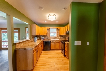 Country Home and Acreage in West Plains Missouri - image 14