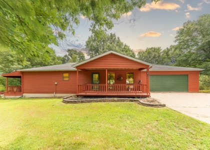 Country Home and Acreage in West Plains Missouri - image 3
