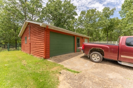 Country Home and Acreage in West Plains Missouri - image 38