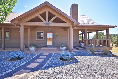 Log Home with Acreage and Horse Corrals For Sale in Colorado - image 6