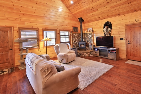 Log Home with Acreage and Horse Corrals For Sale in Colorado - image 9