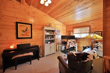 Log Home with Acreage and Horse Corrals For Sale in Colorado - image 15
