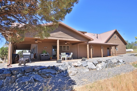 Log Home with Acreage and Horse Corrals For Sale in Colorado - image 29