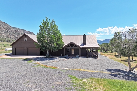 Log Home with Acreage and Horse Corrals For Sale in Colorado - image 3