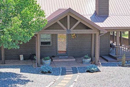 Log Home with Acreage and Horse Corrals For Sale in Colorado - image 5