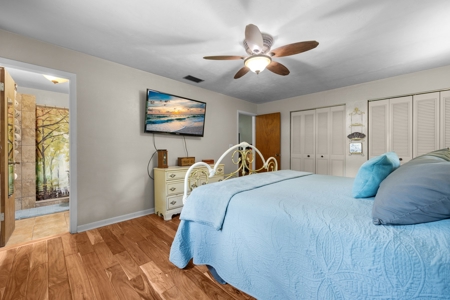 Adorable 3 Bedroom, 2 Bathroom Near The Wacassa River! - image 11