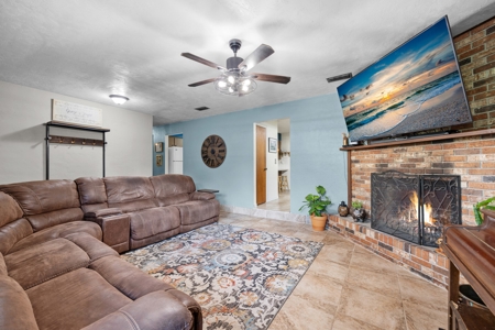Adorable 3 Bedroom, 2 Bathroom Near The Wacassa River! - image 4