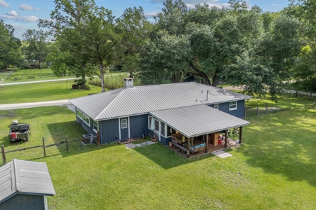 Adorable 3 Bedroom, 2 Bathroom Near The Wacassa River! - image 25