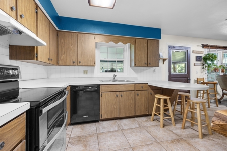 Adorable 3 Bedroom, 2 Bathroom Near The Wacassa River! - image 8