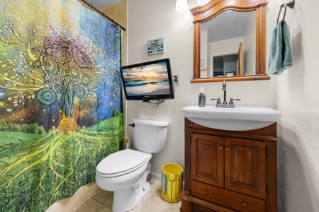 Adorable 3 Bedroom, 2 Bathroom Near The Wacassa River! - image 15