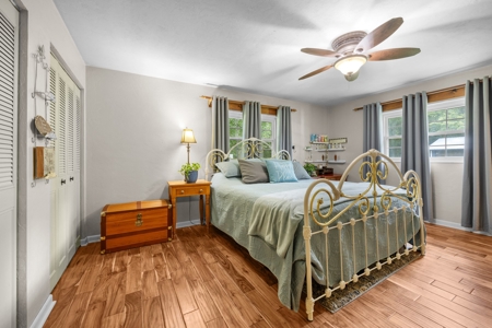 Adorable 3 Bedroom, 2 Bathroom Near The Wacassa River! - image 10