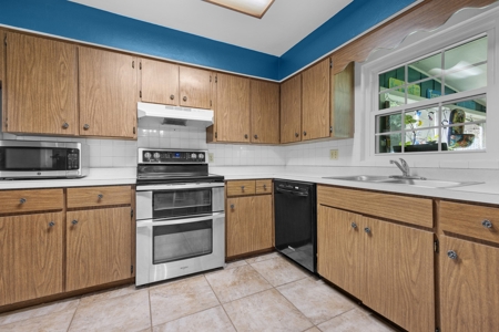 Adorable 3 Bedroom, 2 Bathroom Near The Wacassa River! - image 7
