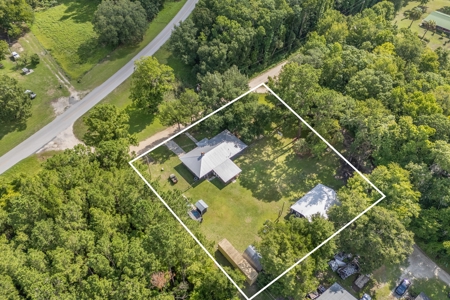 Adorable 3 Bedroom, 2 Bathroom Near The Wacassa River! - image 26
