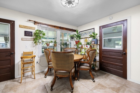 Adorable 3 Bedroom, 2 Bathroom Near The Wacassa River! - image 5